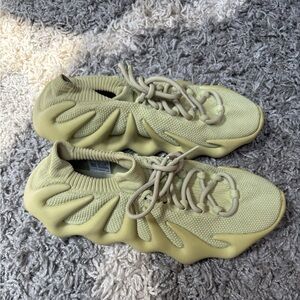 Yeezy 450 “Resin” size 9.5